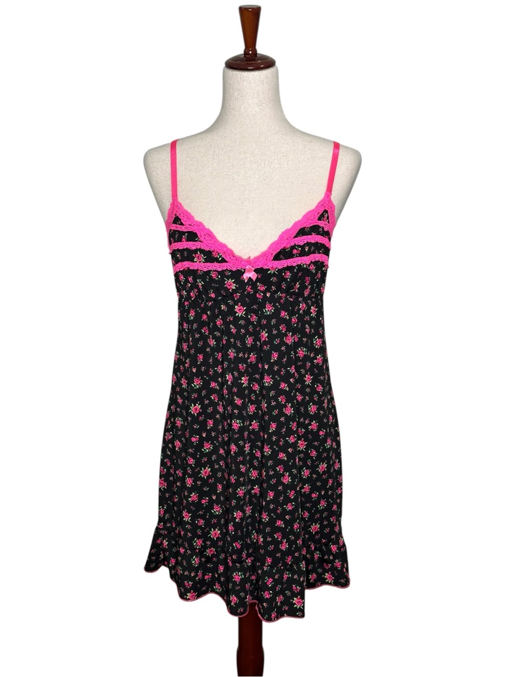 Marilyn Monroe Y2K style Black & Hot Pink Floral Lace Trim Nightdress. Lingerie